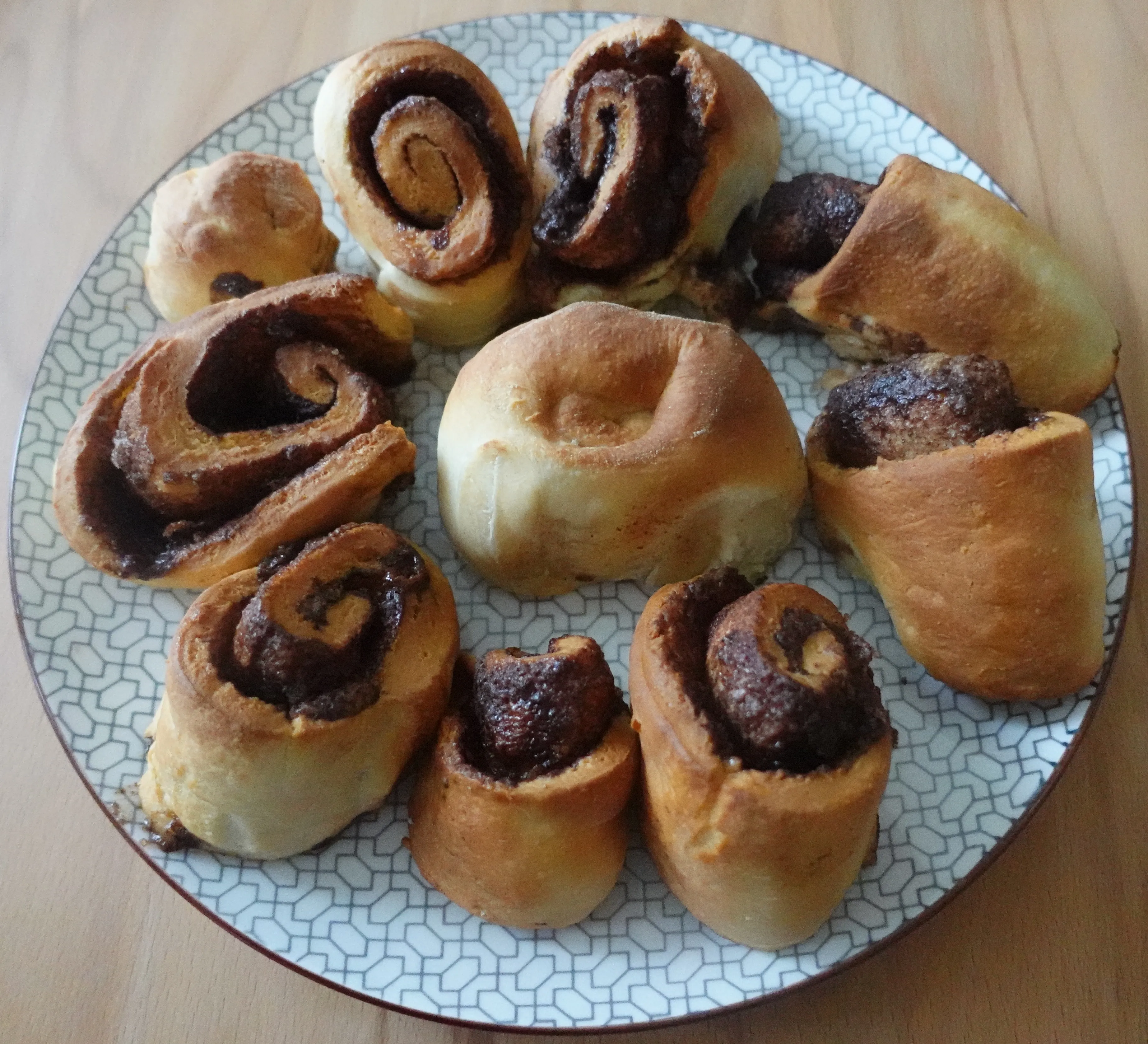 /cinnamon-rolls/cinnamon-rolls-main.webp